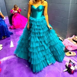 Sherri Hill strapless metallic fitted corset top ruffle gown size 0.